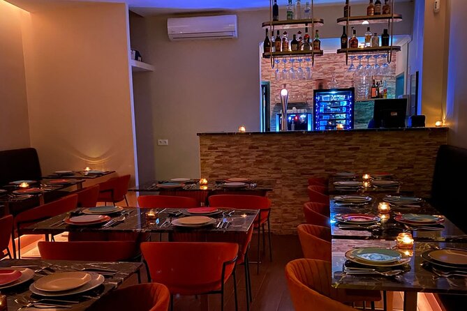 Lisbon Fado Dinner Show and Panoramic Night Tour - How private is the experience?