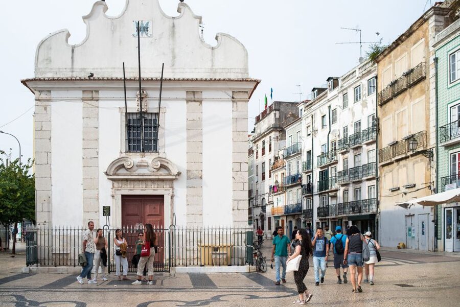 Lisbon: Fado & Food Tour with Live Show & Traditional Dinner - Timing, meeting details, and the end of the route