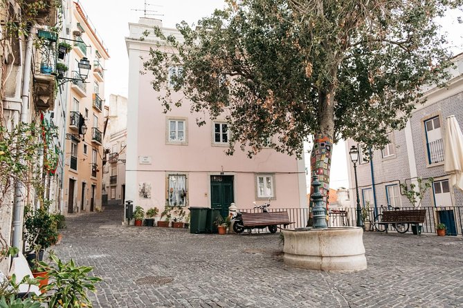 Lisbon Fado History Cultural Walking Tour - What the guides add to the walk