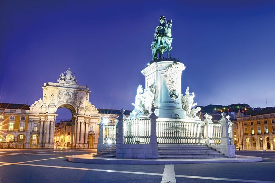 Lisbon: Fado Night Tour - Avenida da Liberdade and the heart of Lisbon