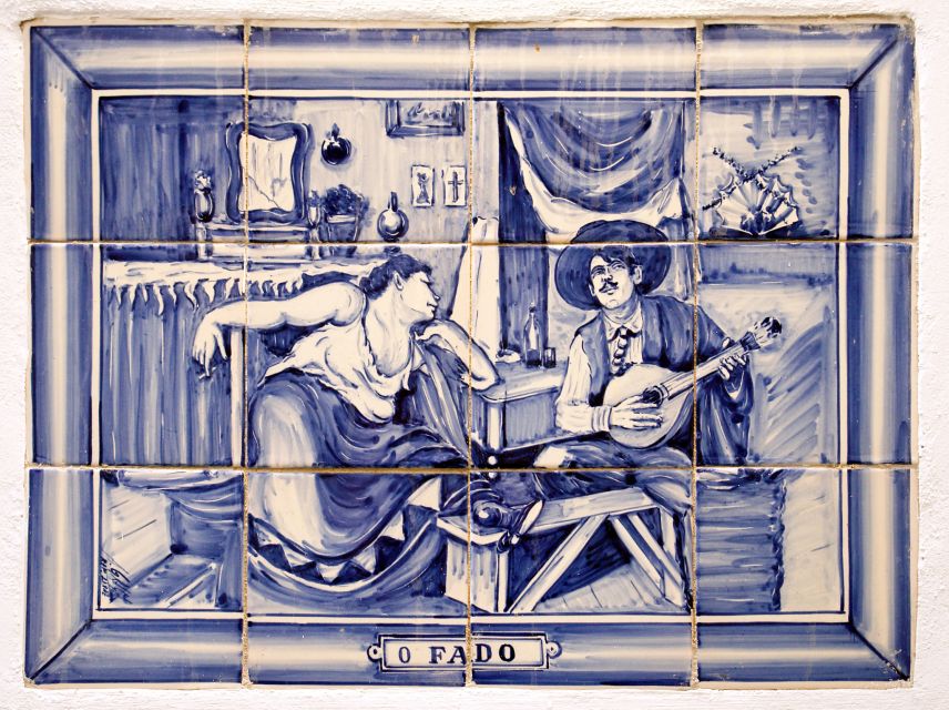 Lisbon: Fado Night Tour - Commerce Square and the earthquake of 1755