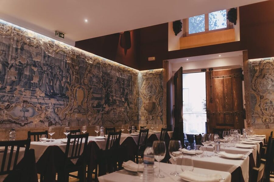 Lisbon: Fado Night with Dinner in a Typical Fado House - How the music and dinner fit together