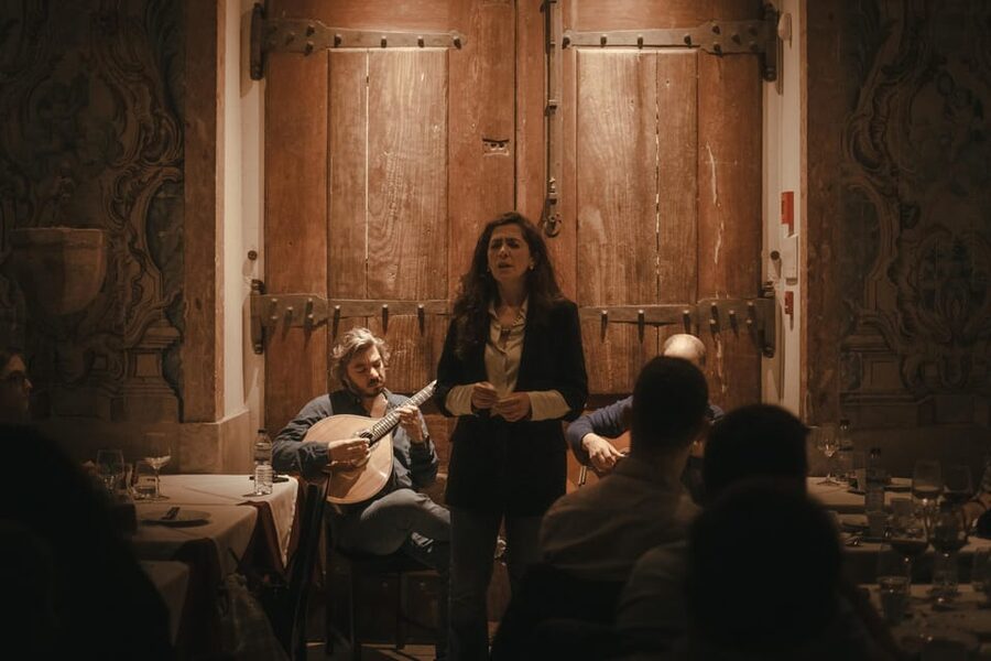 Lisbon: Fado Night with Dinner in a Typical Fado House - What the service is like in a small room