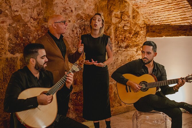 Lisbon: Fado Show With Wine and History - The music: two singers and highly skilled guitarists