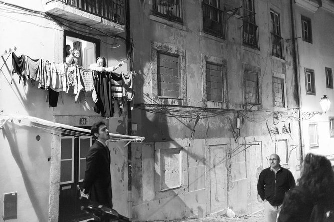 Lisbon Fado Walking Tour (with a Fado singer) - The sound of the experience