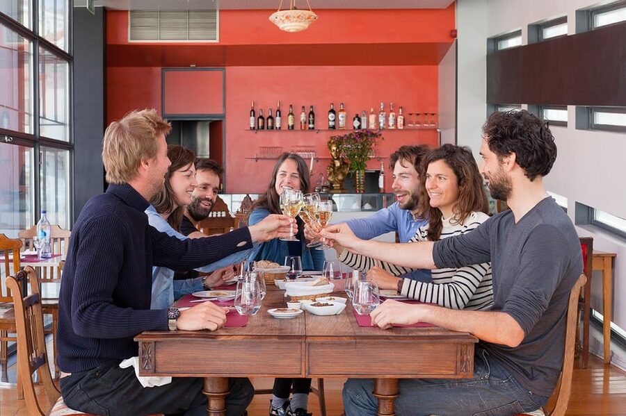 Lisbon : Food & Fado Tour - Guides who add context to the evening