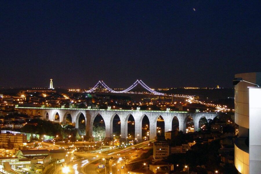 Lisbon: Half-Day Night Group Tour w/ Fado Dinner Show - Key points at a glance
