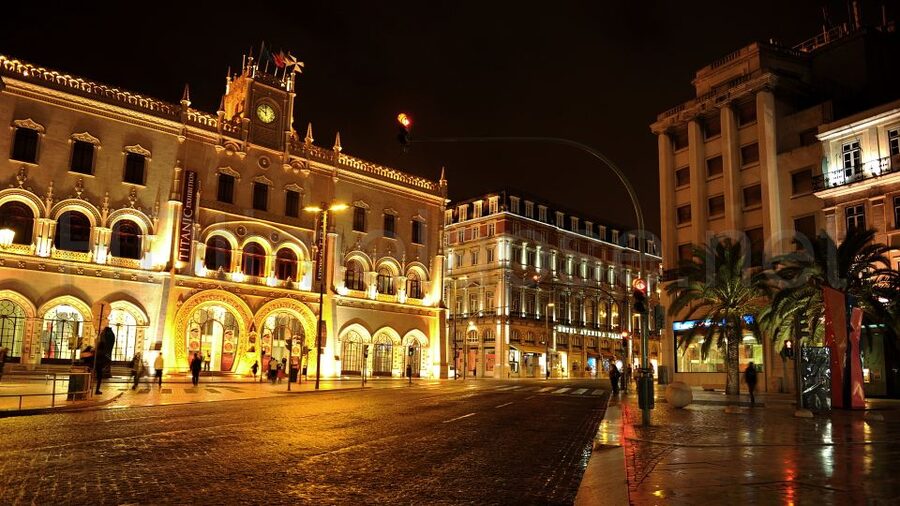 Lisbon: Half-Day Night Group Tour w/ Fado Dinner Show - Why this four-hour night tour works
