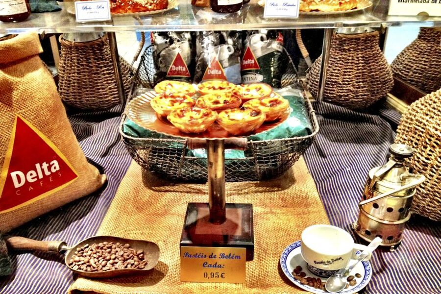 Lisbon: Half-Day Night Group Tour w/ Fado Dinner Show - A sweet stop in Belém