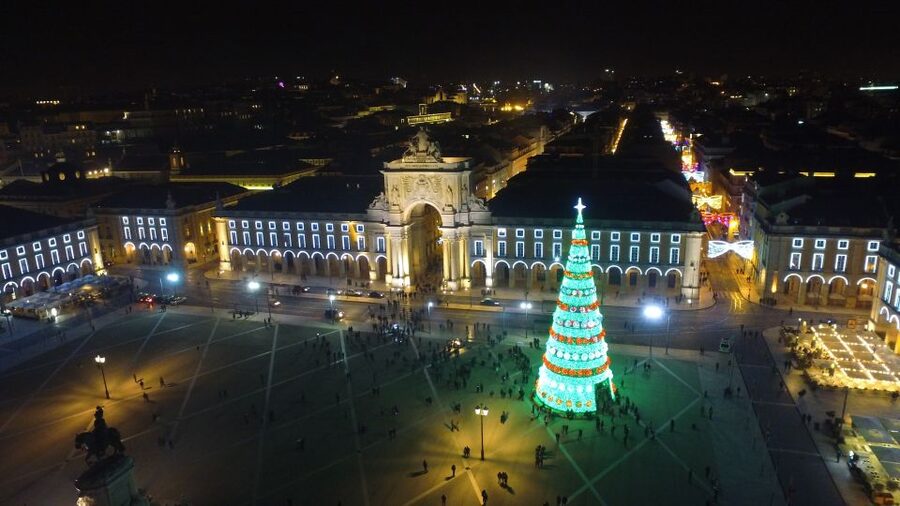 Lisbon: Half-Day Night Group Tour w/ Fado Dinner Show - Who should book this evening?
