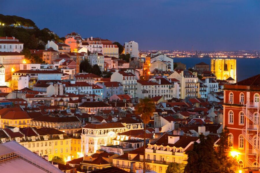 Lisbon: Half-Day Night Group Tour w/ Fado Dinner Show - Starting with Lisbon’s grand central avenues
