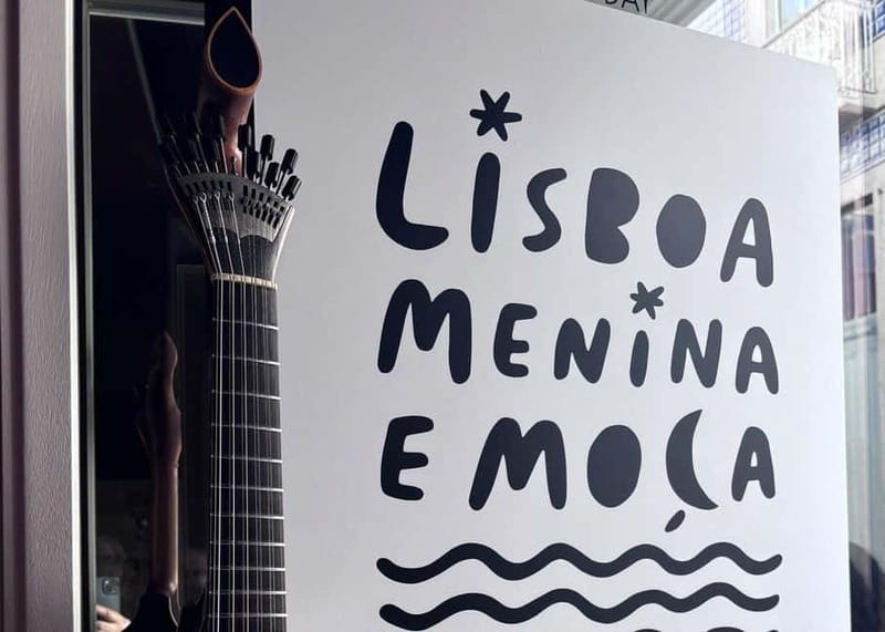 Lisbon: Live Fado Show in Historic Alfama with Port Wine - Mário Lundum explains the music between songs