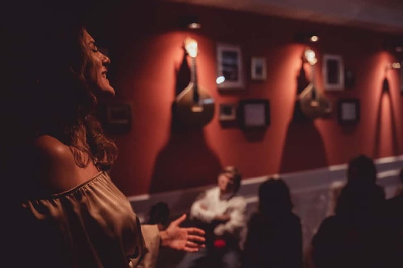 Lisbon: Live Fado Show with Port Wine at Lisboa em Fado - The Port wine and juice break
