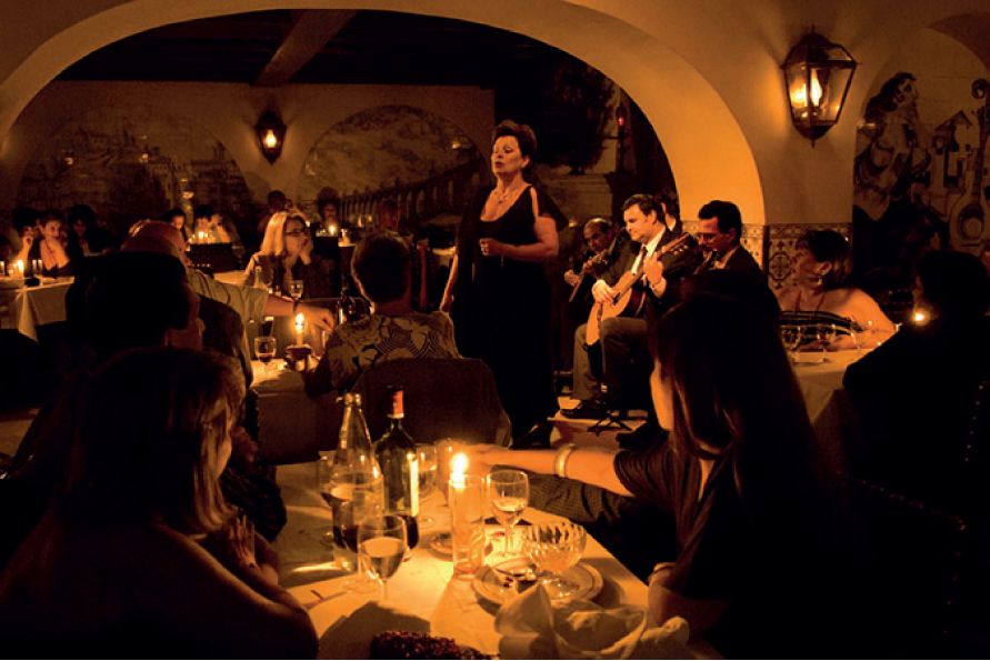 Lisbon: Luxury Fado Tour with Dinner included - Lisbon Cathedral and the National Pantheon