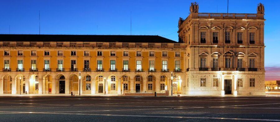 Lisbon: Luxury Fado Tour with Dinner included - What the private format adds