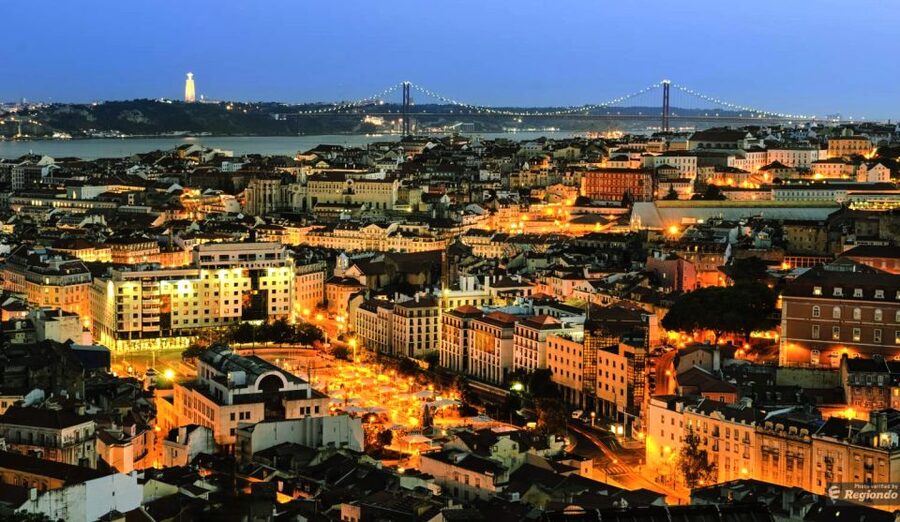 Lisbon: Luxury Fado Tour with Dinner included - Riding through Alfama after sunset