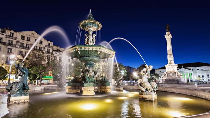 Lisbon: Private Night Tour with Fado Dinner Show - Dinner and live Fado in Alfama