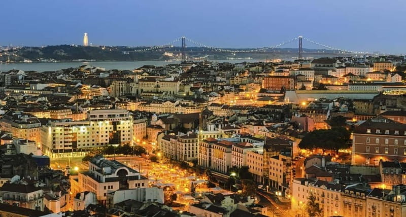 Lisbon: Private Night Tour with Fado Dinner Show - Guide quality can make or break the evening