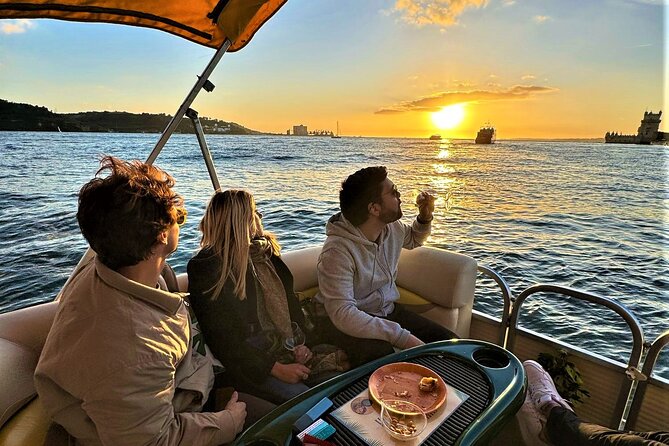 Lisbon Sunset Experience: Cruise, Wine and Live Music by the Capt - The final return to Belém Tower