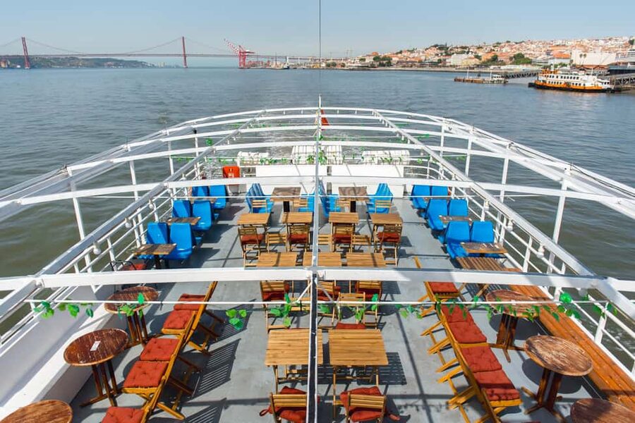 Lisbon: Tagus River Dinner Cruise with Live Jazz - Booking details worth knowing
