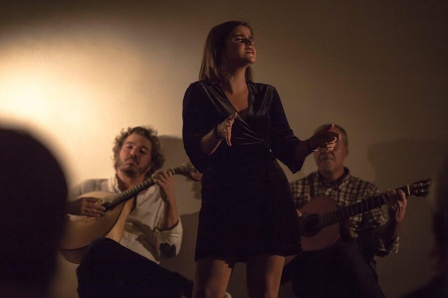 Lisbon: Tapas & Drinks with Fado Live Performance - The Fado: several singers, one emotional tradition