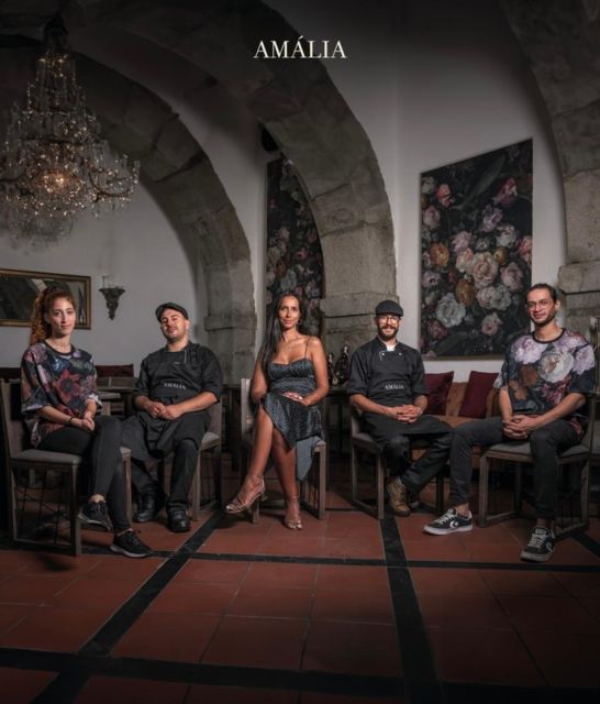 Live fado show in a restaurant - What the music promises