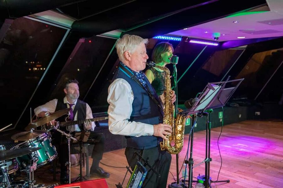 London: River Thames Dinner Cruise with Live Jazz - Dinner Begins with the First Jazz Set