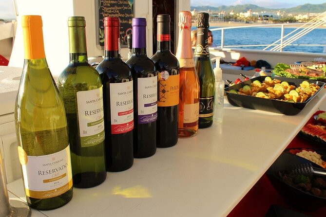 Los Cabos Jazz & Wine Sunset Cruise - Food that works best as a light dinner