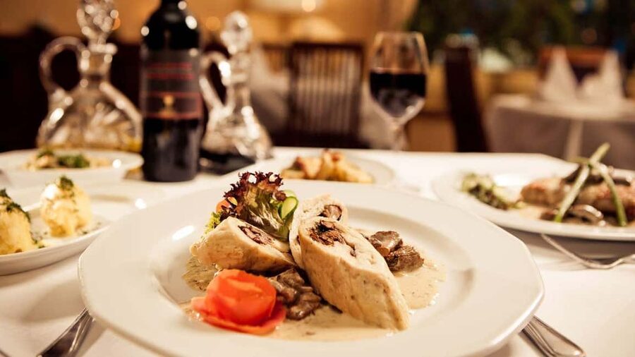 Lunch at Pod Baranem & Chopin Concert - At a glance