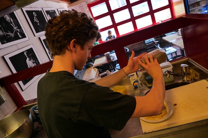 Make Pasta Carbonara from Scratch in a Jazz Club in Venice - Filippo’s teaching style and the small group