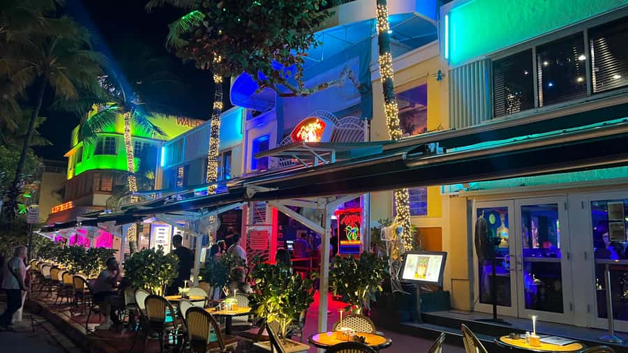 Mango's Miami: Salsa Lessons, Mojitos, Bites & Live Music - Salsa at 9:20pm, with a social finish