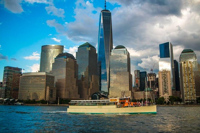 Manhattan Evening Jazz Cruise - Heading south toward One World Trade Center