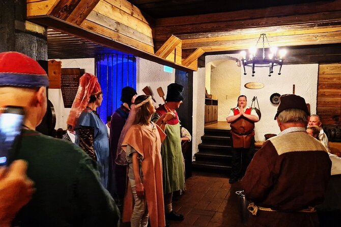 Medieval Knight’s Dinner Show with Live Music in Munich - Who should book this dinner show?