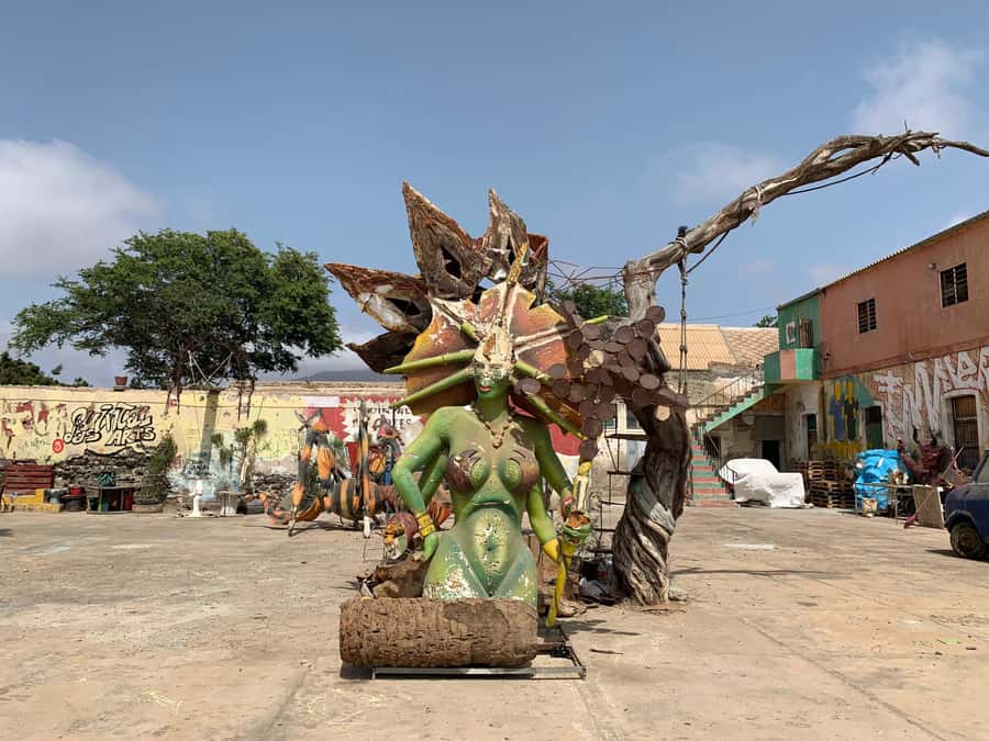 Mindelo Cultural: city tour with live music and dance class - A 30-minute live demonstration with a professional musician