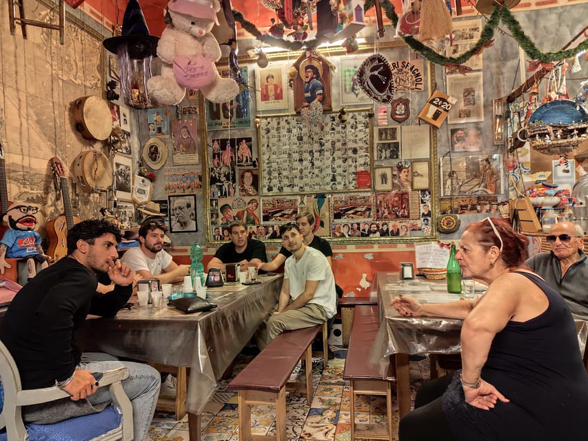 Naples: Authentic Family Home Lunch with Music Show & Spanish Quarters Tour - Entering the family basso