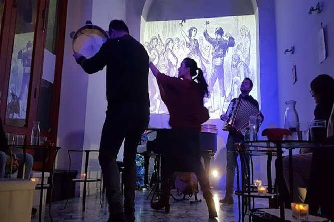 Naples Folklore: A Unique Concert of Traditional Neapolitan Music - Arriving at Piazza Museo at 9:00 pm