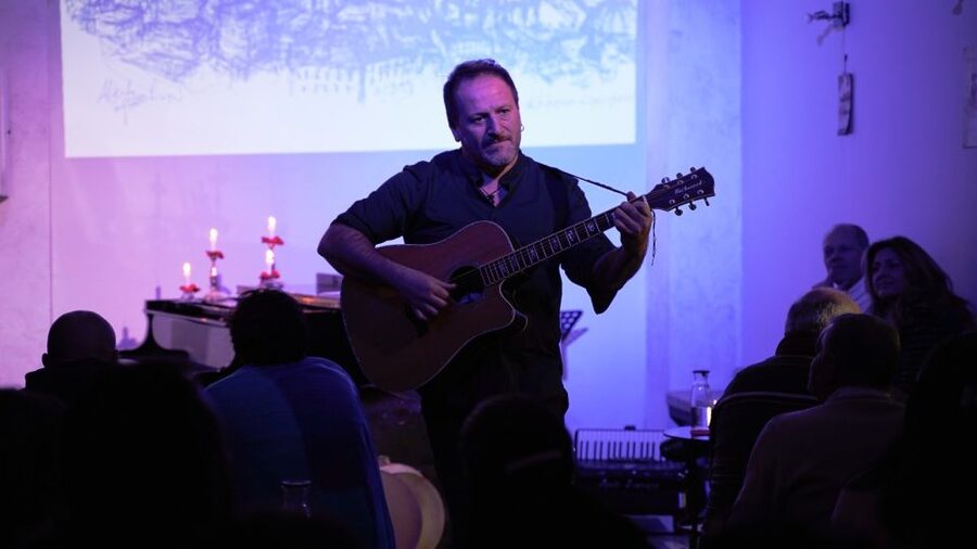 Naples: Traditional Neapolitan Music Concert - Finding the Galleria Principe di Napoli