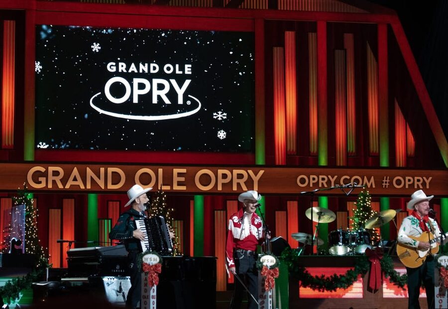 Nashville: Country Christmas Music Show at the Opry House - The music, lights, and changing lineup