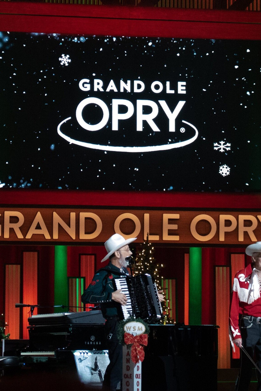 Nashville: Country Christmas Music Show at the Opry House - Who should book Opry Country Christmas?