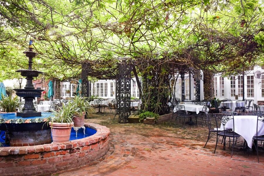 New Orleans: 'Court of Two Sisters' Jazz Brunch Buffet - Bananas Foster and the dessert round