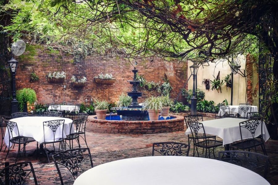 New Orleans: 'Court of Two Sisters' Jazz Brunch Buffet - Service and the feel of the courtyard