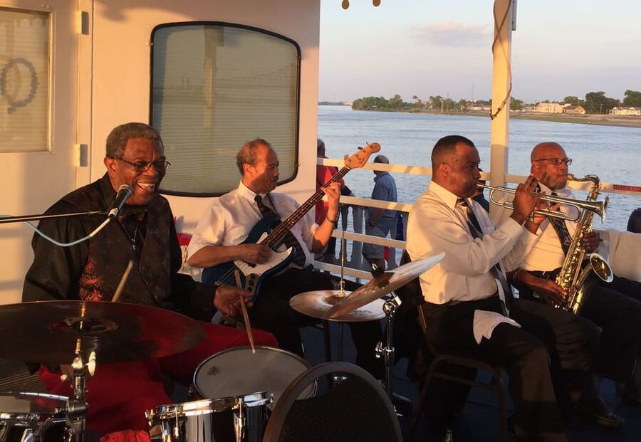 New Orleans: Creole Queen Weekend Morning Jazz Cruise - What you see from the Mississippi