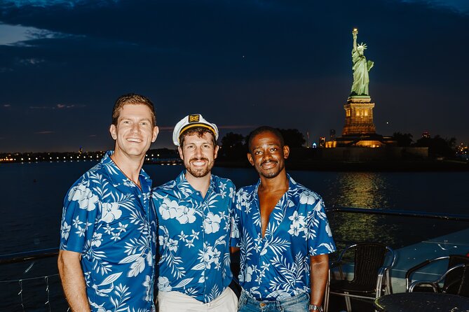 New York City Dinner Cruise on Luxury Yacht with Live Music - Live music and the mood on board