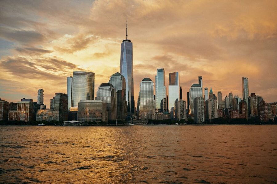 New York City: Gourmet Dinner Cruise with Live Music - What the three-hour cruise feels like
