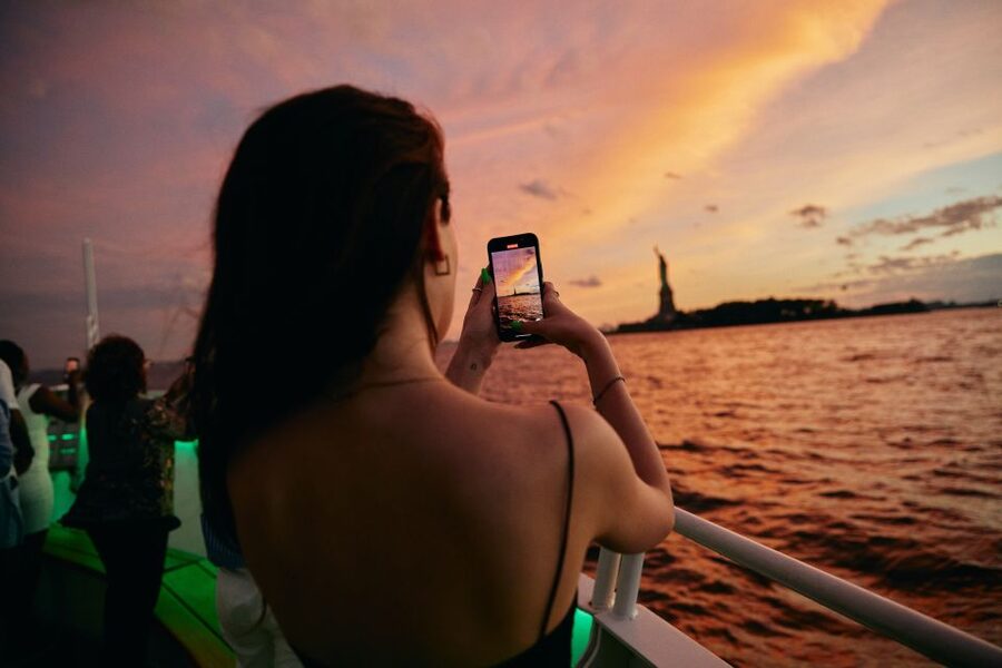 New York City: Gourmet Dinner Cruise with Live Music - Practical advice for a smoother evening