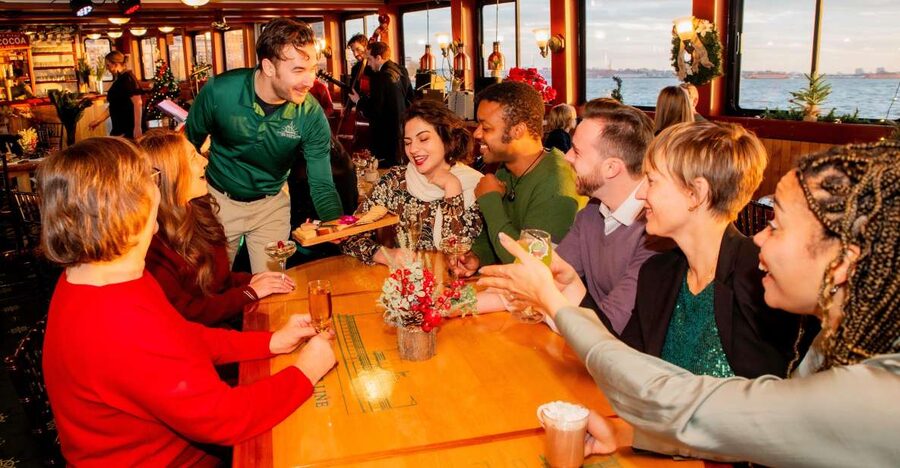 New York City: Holiday Jazz Classic Motor Yacht Cruise - Should you book the Holiday Jazz Classic Motor Yacht Cruise?