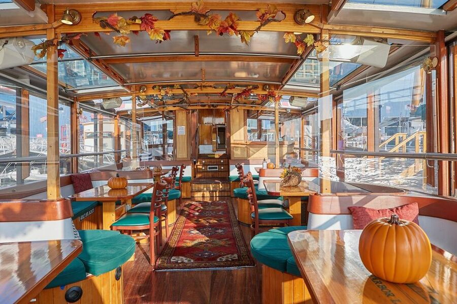 NYC: Evening Jazz Cruise on the Yacht Manhattan - Boarding at Chelsea Piers and Finding Your Table