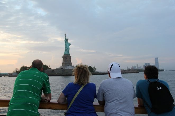 NYC: Evening Jazz Cruise on the Yacht Manhattan - Drinks, Snacks, and the Real Food Situation