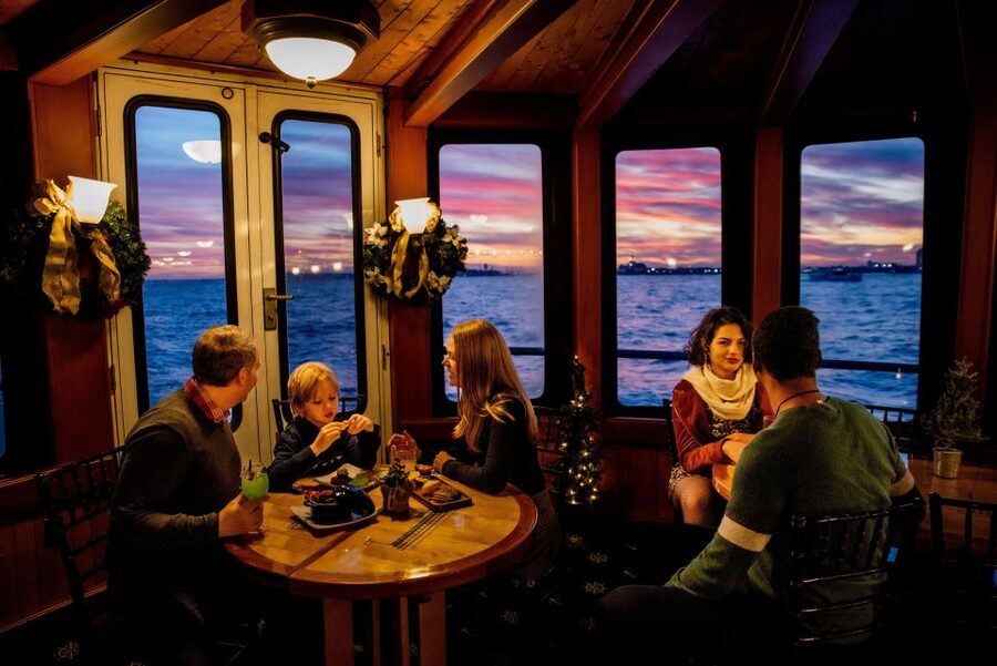 NYC: Holiday Yacht Cruise with Jazz, Cocoa & Carols - The best way to plan your evening
