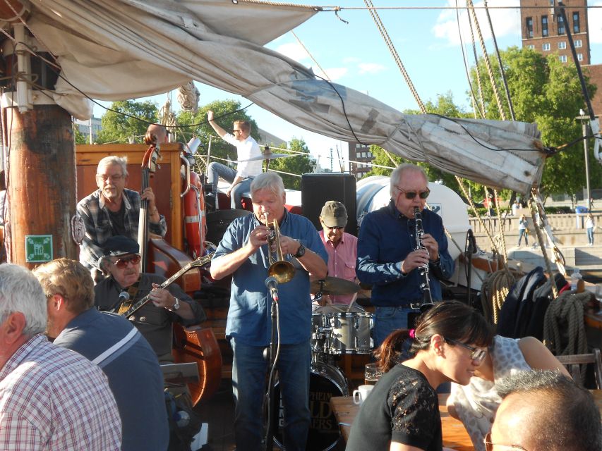 Oslo: Oslo Fjord Cruise with Live Jazz Music & Shrimp Buffet - Setting out from Oslo City Hall